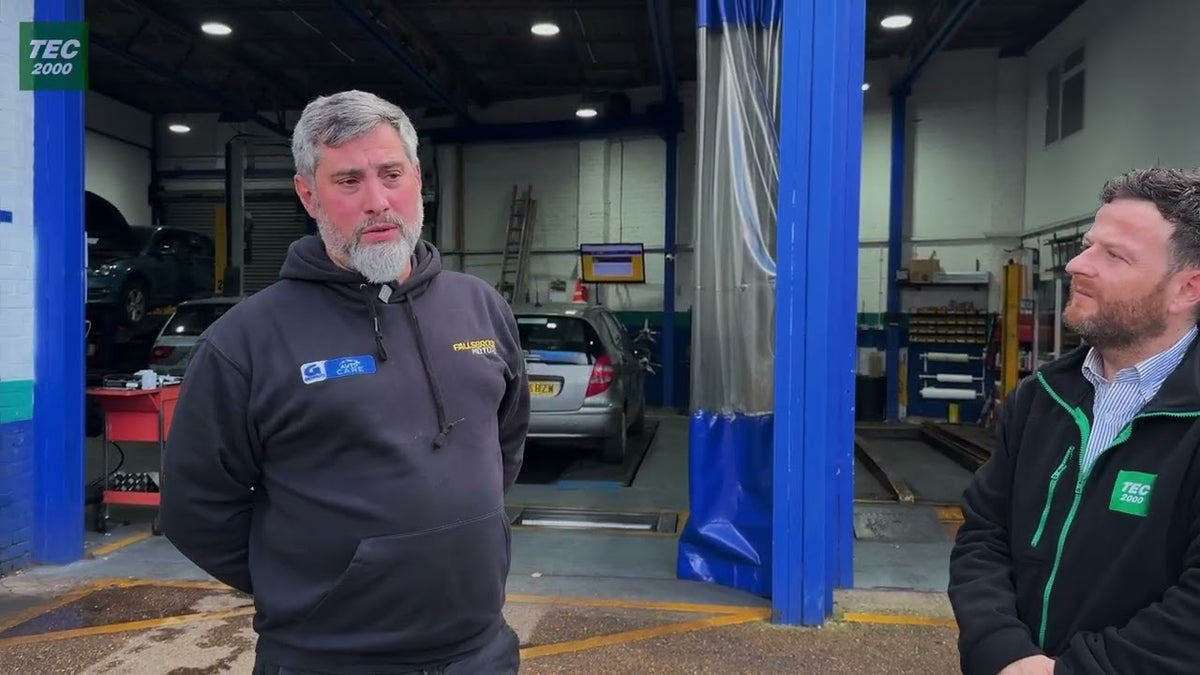 Simon at Fallsbrook Motors, Streatham: a VW Crafter with a gunged-up oil filter