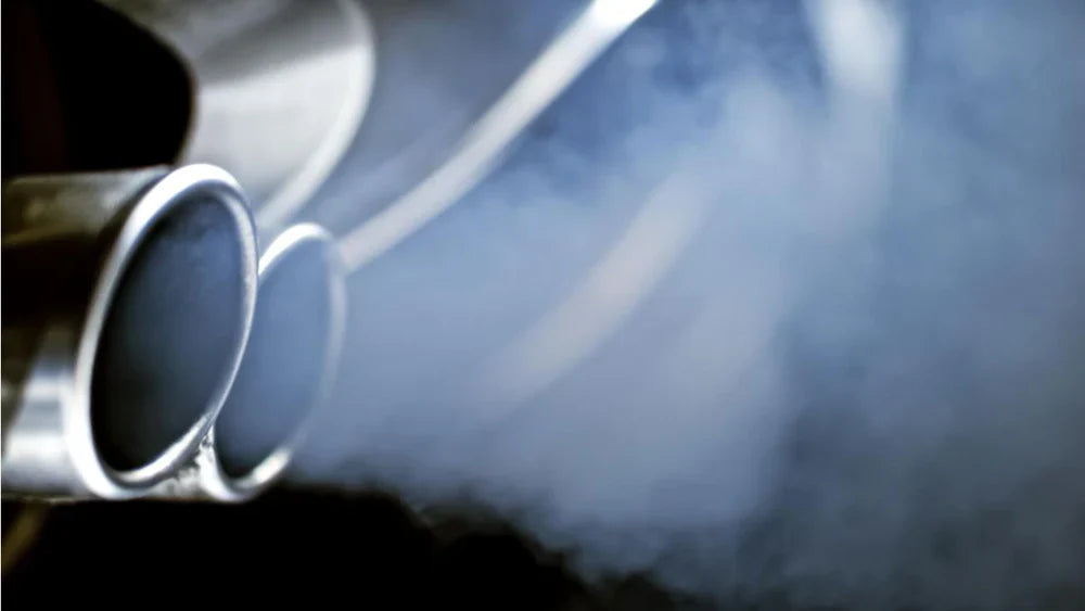Oil in the exhaust: causes, effects and solutions